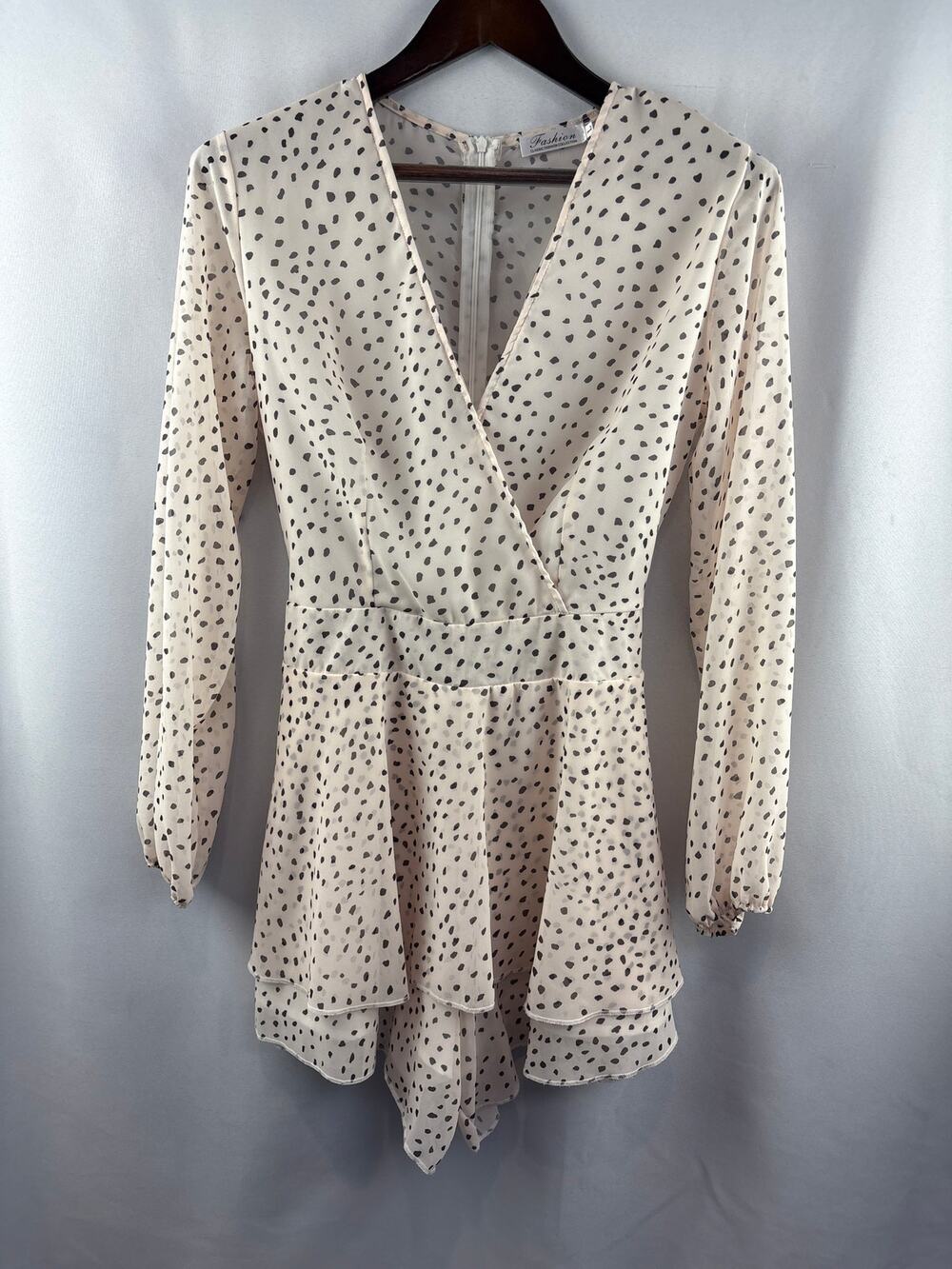 Women’s Classic Fashion Large Cream w/ Black Accents Romper